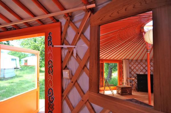 Oranžová jurta / Interiér